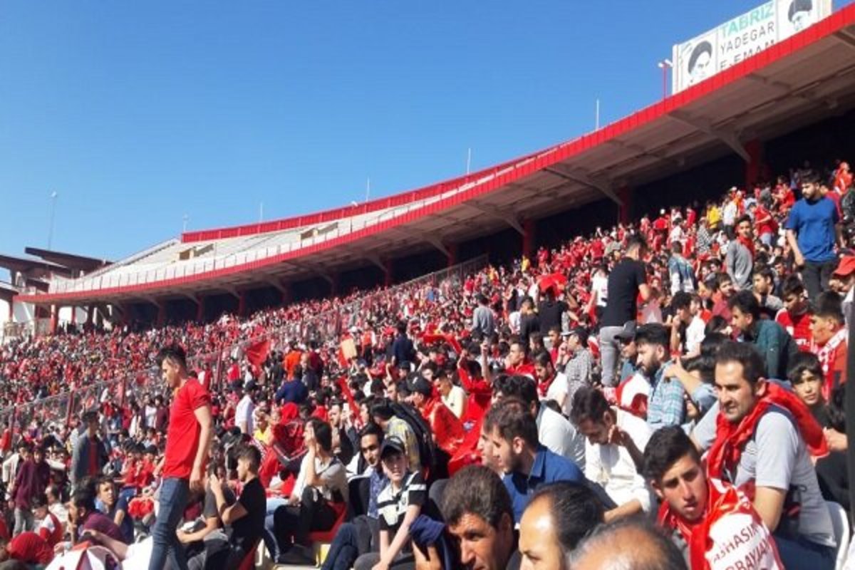 (ویدئو) اتفاقات عجیب در تبریز؛ دیدار تراکتور و پرسپولیس تانمام ماند