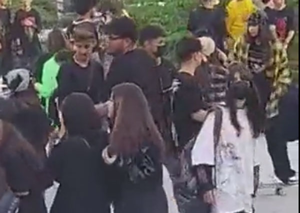 (ویدئو) تجمع جنجالی نوجوانان در شیراز؛‌ چند نفر بازداشت شدند