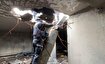 (ویدئو) خارج کردن بمب ۵۰۰ کیلویی از پشت بام خانه‌ای در خارکف