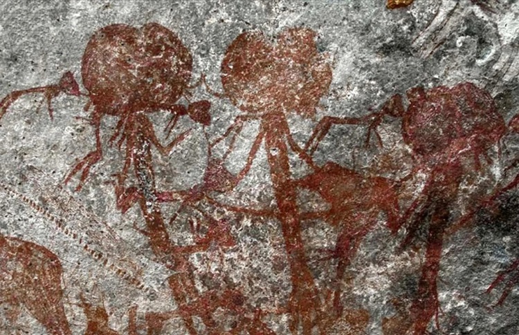 (تصاویر) کشف تصاویر موجودات بیگانه بر روی صخره های تانزانیا باستان؟!