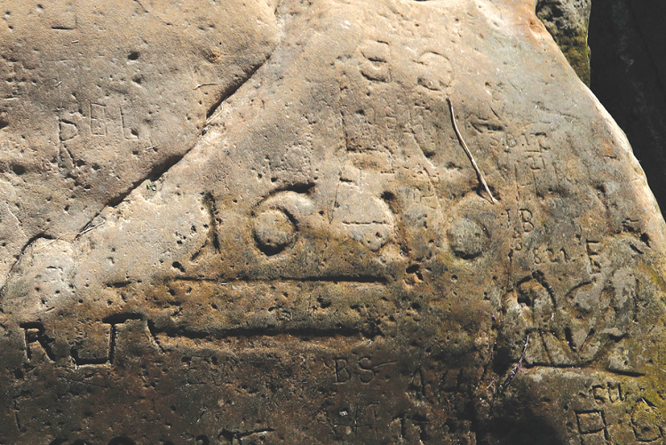 (تصاویر) کشف سنگ نوشته ۴۰۰ ساله با هشداری مرموز