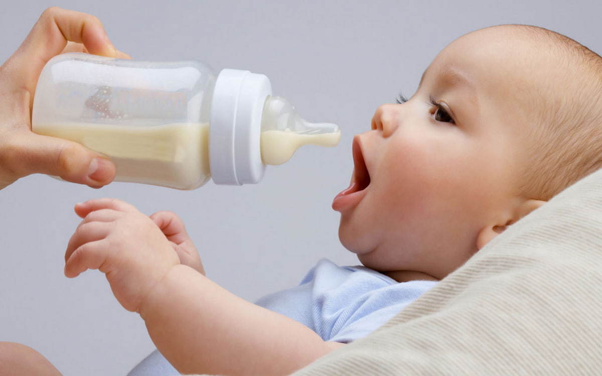 14 باور نادرست درباره تغذیه کودک با شیر مادر