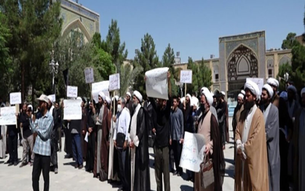 اعتراض طلاب قم به طرح بانکداری اسلامی؛ محاربه با خدا است