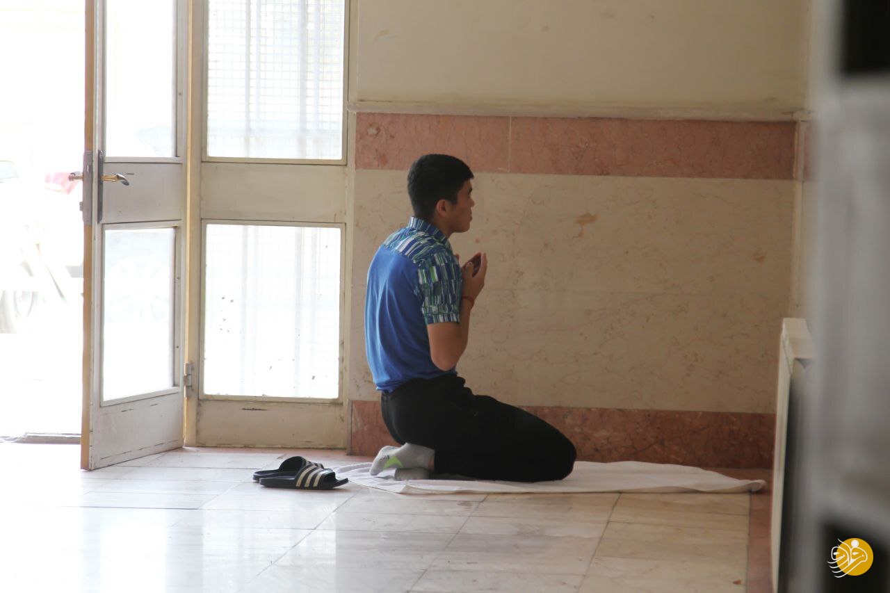(عکس) مهاجم سابق پرسپولیس در حال عبادت