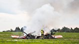 (ویدئو) مرگ دو خلبان بر اثر گیر کردن و سقوط دو هواپیما