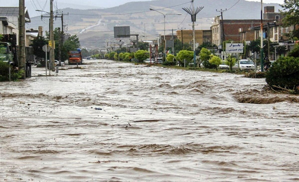 (ویدئو) جاری شدن سیل در خیابان‌های لرستان