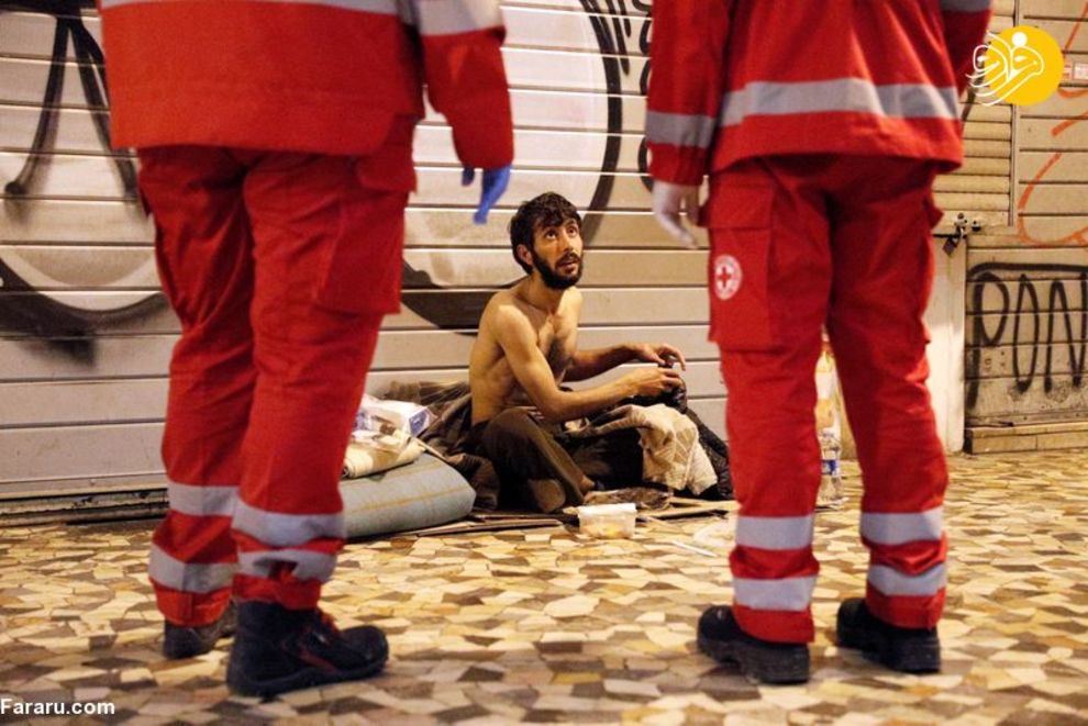 یک مرد بی خانمان در رم ایتالیا