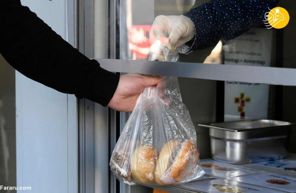 توزیع غذا به افراد بی خانمان و نیازمند در دورتموند آلمان