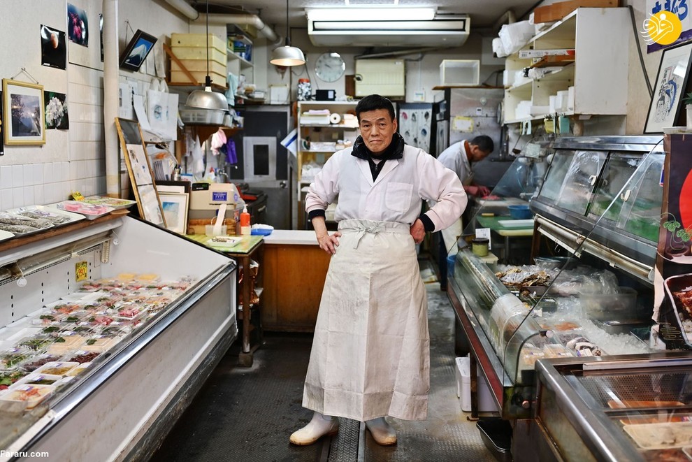 کونیو هایاکاوا یک فروشنده ماهی در توکیو ژاپن است. او می گوید با وجود شیوع کرونا به هیچ عنوان فروشگاه خود را نبسته است. 