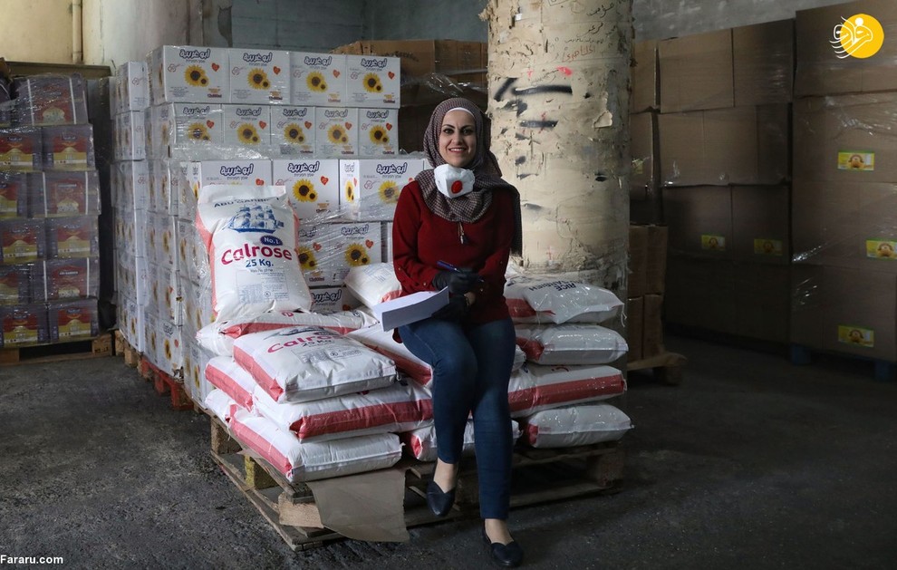 ایمان ابوعریش هماهنگ کننده توزیع کمک ها در کرانه باختری فلسطین است. او می گوید عاشق شغلش است و از اینکه با مردم در ارتباط است احساس خوبی دارد.
