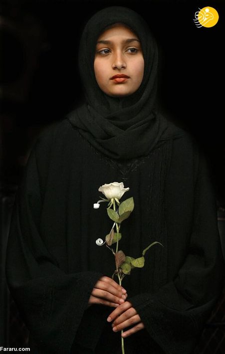 شرکت یک دختر مسلمان در مراسم افتتاحیه انجمن غیر دولتی در ژوهانسبورگ