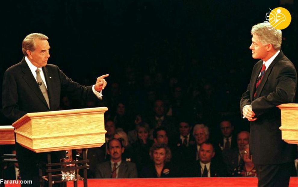 سال 1996: مناظره بین بیل کلینتون و باب دول 73 سهل نامزد جمهوریخواه برگزار شد و کلینتون برای دومین بار در انتخابات پیروز شد.