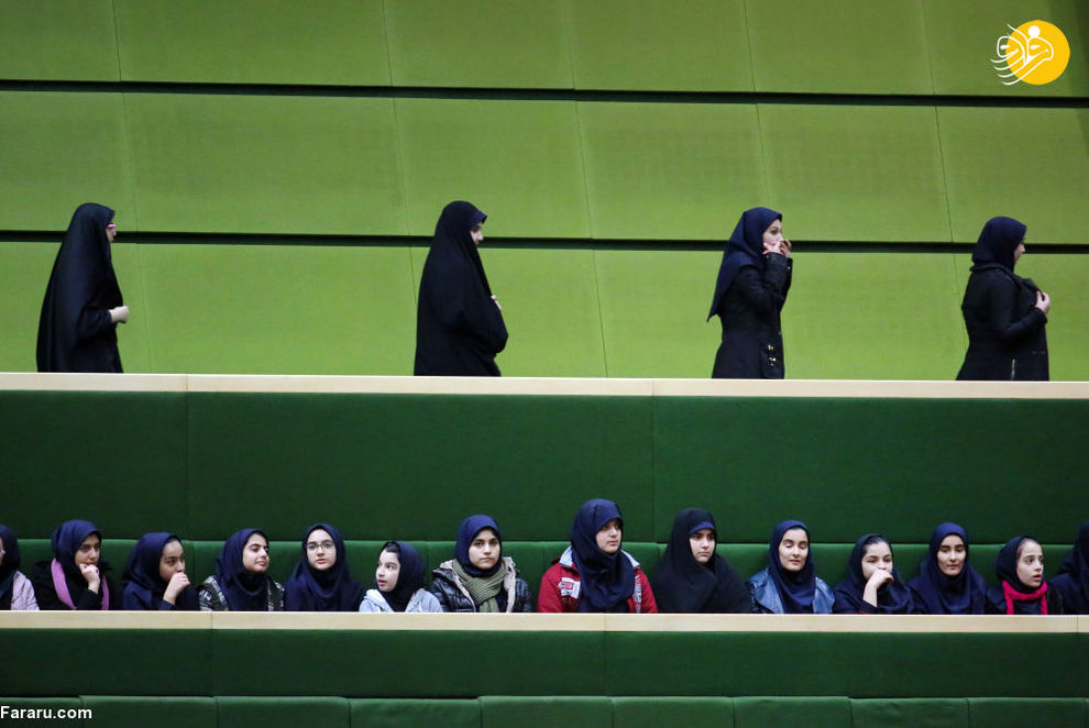 دانش آموزان ایرانی در مراسم سخنرانی حسن روحانی در مجلس 