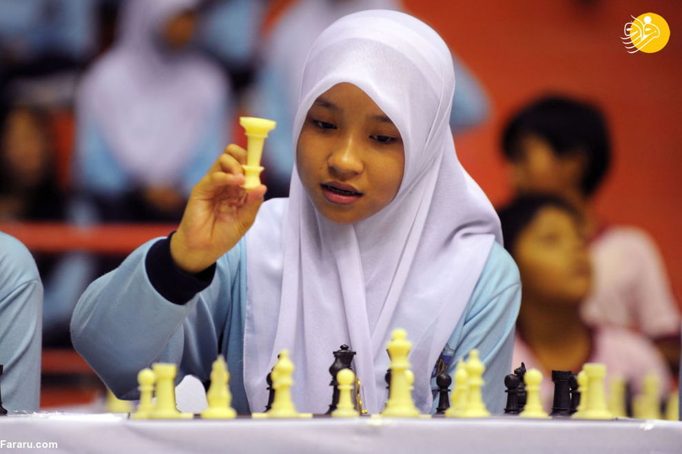 دختر جوان در مسابقات شطرنج در جاکارتا 