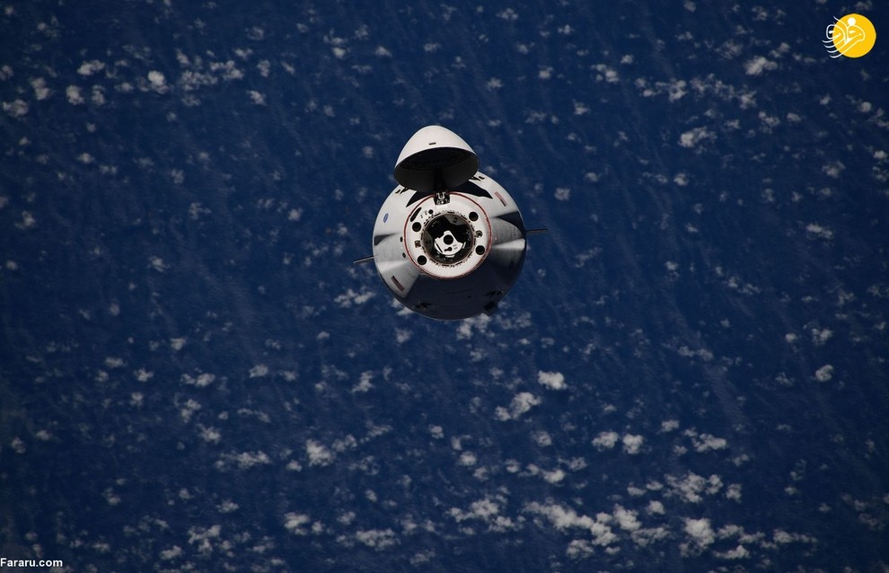 یک فضاپیمای باری SpaceX Dragon قبل از فرود در ایستگاه فضایی بین‌الملل
