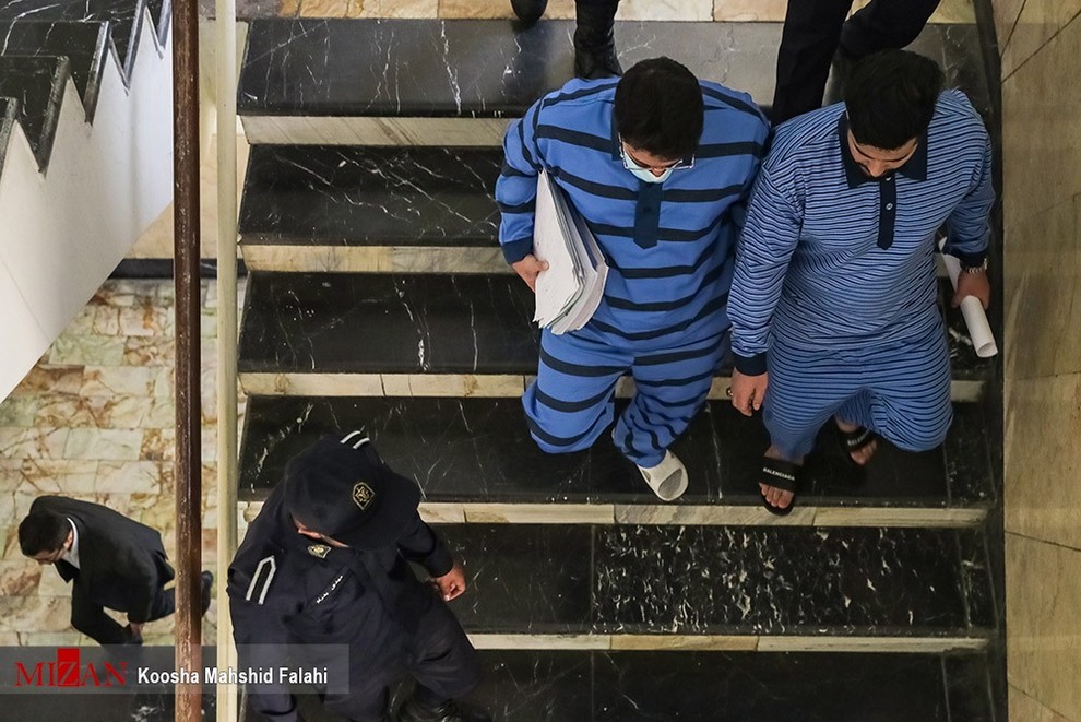 تصاویر میلاد حاتمی با لباس زندان در دادگاه
