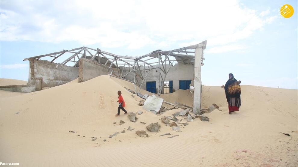 دفن خانه‌های یک شهر در طوفان شن
